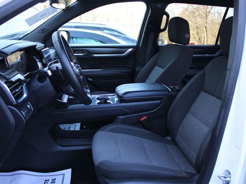 Used 2025 GMC Acadia Elevation image 16