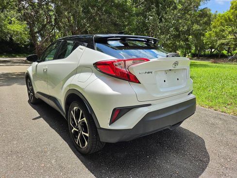 Used 2019 Toyota C-HR XLE FWD image 6