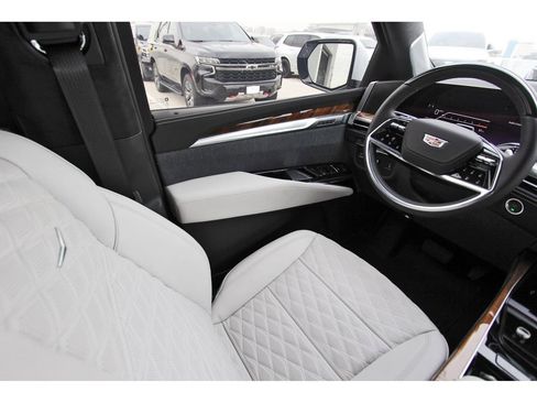 New 2026 Cadillac Escalade ESV Platinum Sport w/ LPO, Floor Liner Package image 8