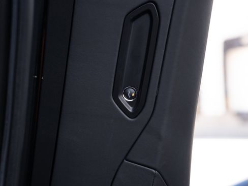 Used 2023 McLaren Artura RWD image 43