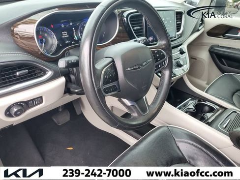 Used 2022 Chrysler Pacifica Limited FWD image 29