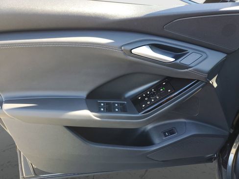 Used 2025 Audi Q6 e-tron Premium w/ Convenience Package image 19