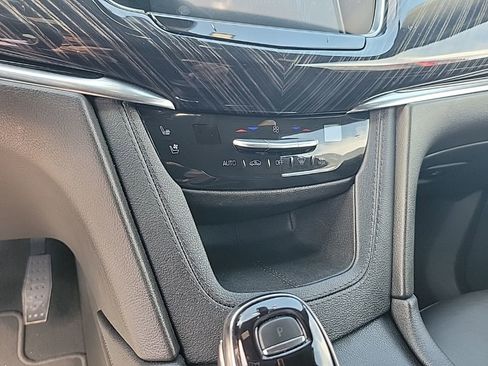 Used 2025 Cadillac XT6 Premium Luxury FWD image 27
