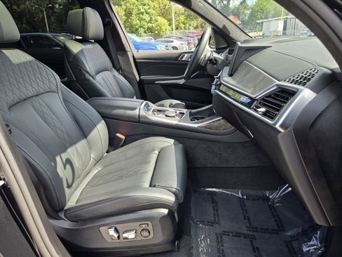 Certified 2025 BMW X7 xDrive40i w/ M Sport Package AWD/4WD image 17