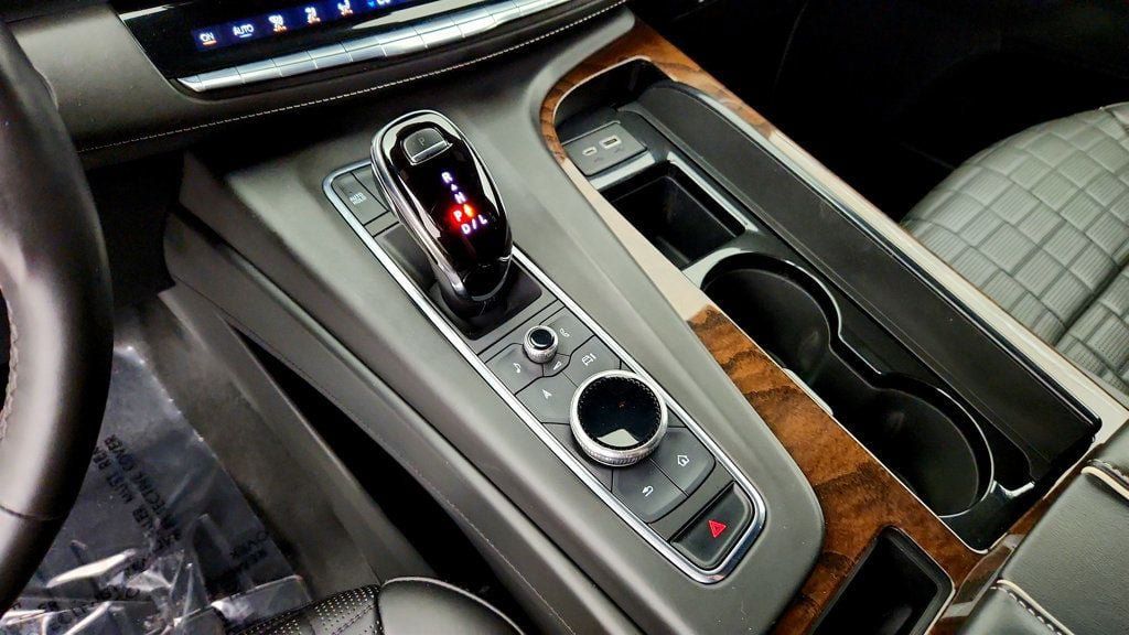 Used 2021 Cadillac Escalade ESV Sport Platinum AWD/4WD image 16