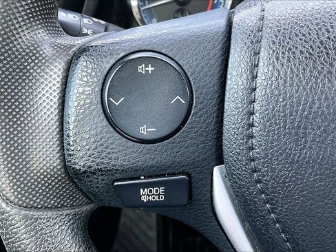 Used 2019 Toyota Corolla LE image 20