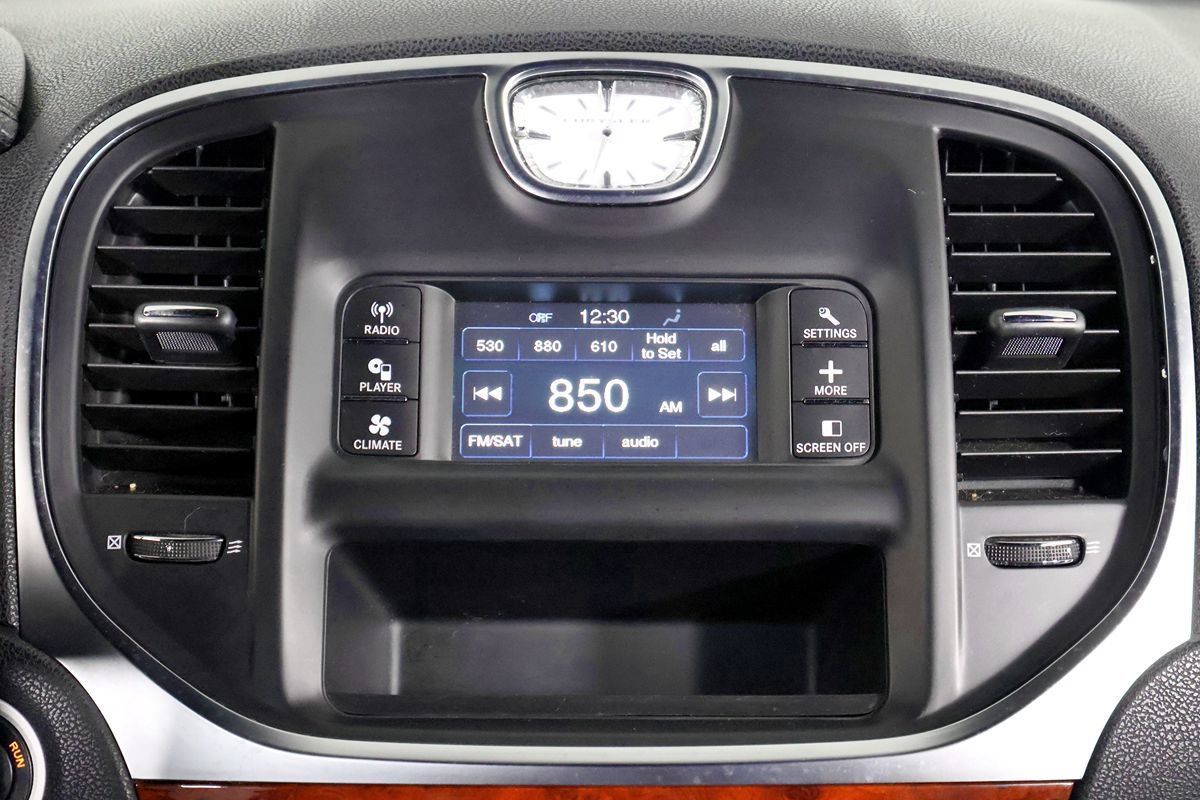 Used 2012 Chrysler 300 RWD image 28