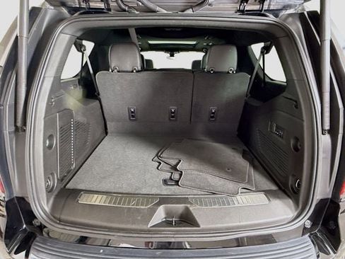 Used 2022 Chevrolet Suburban Premier image 27