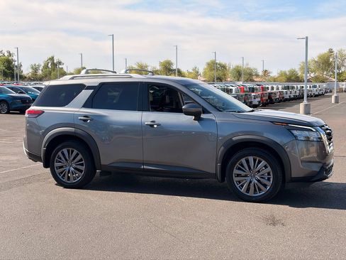 Certified 2025 Nissan Pathfinder SV AWD/4WD image 6
