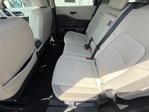 Used 2026 Nissan Pathfinder SL AWD/4WD image 15