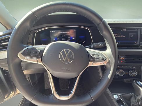 Used 2022 Volkswagen Jetta SE image 13