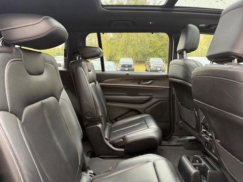 Used 2024 Jeep Grand Cherokee L Limited w/ Luxury Tech Group II image 9