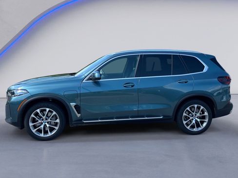 Used 2025 BMW X5 xDrive50e AWD/4WD image 3