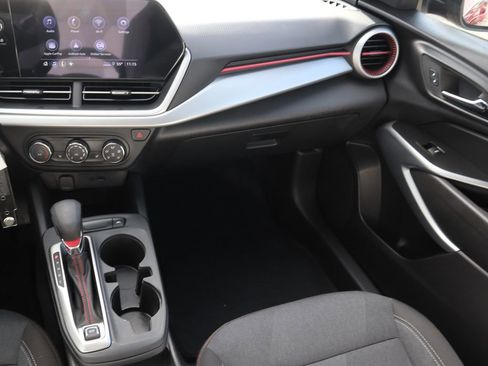 Used 2025 Chevrolet Trax RS w/ Sunroof Package image 12