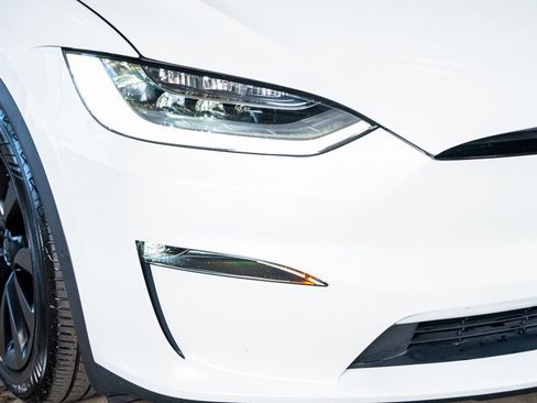 Used 2022 Tesla Model X image 17