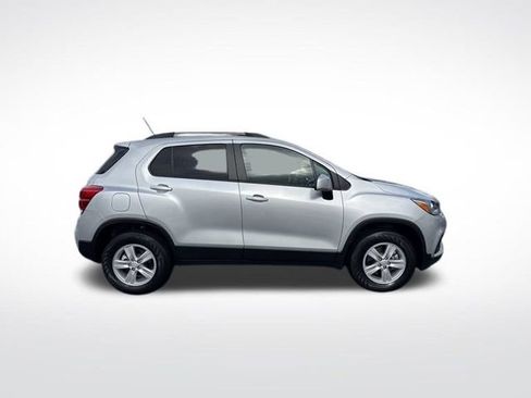 Used 2022 Chevrolet Trax LT w/ LT Convenience Package image 6