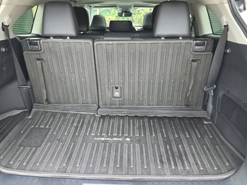 Certified 2020 Toyota Highlander XLE AWD/4WD image 19