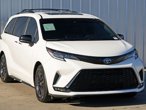 Used 2025 Toyota Sienna XSE w/ XSE Plus Package image 56