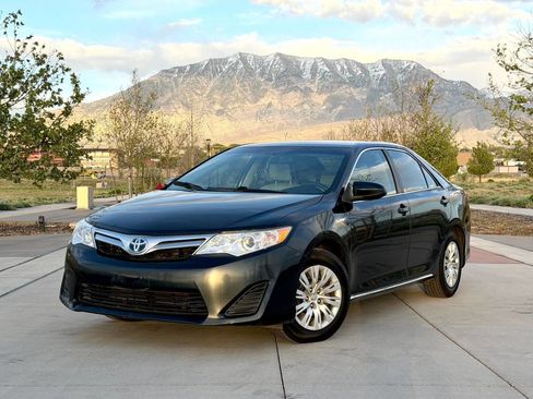 Used 2014 Toyota Camry LE FWD image 1