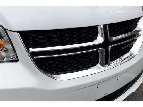 Used 2019 Dodge Grand Caravan SXT image 27