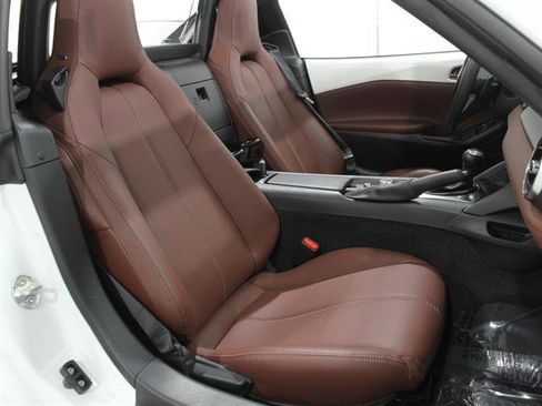 Used 2019 MAZDA MX-5 Miata RF Grand Touring image 18