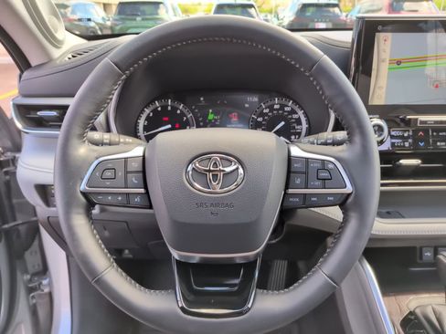 Certified 2020 Toyota Highlander Platinum AWD/4WD image 22