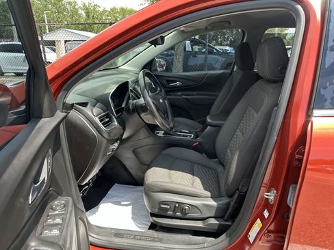 Used 2020 Chevrolet Equinox LT FWD image 2