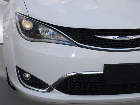 Used 2018 Chrysler Pacifica Touring Plus image 11