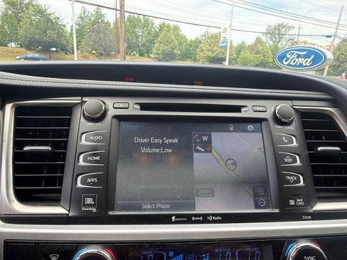Used 2017 Toyota Highlander Limited Platinum AWD/4WD image 5