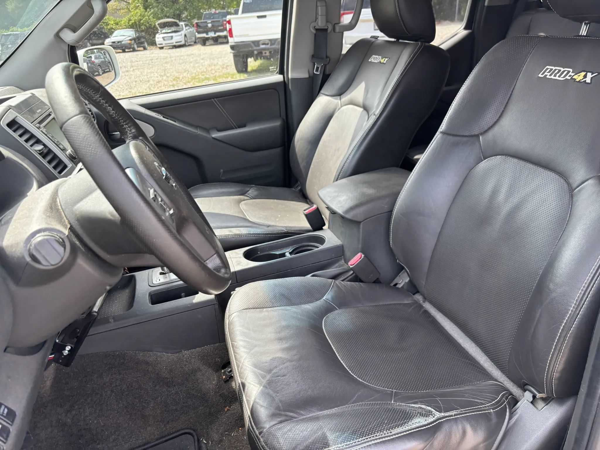 Used 2015 Nissan Frontier PRO-4X w/ Pro-4x Luxury Package AWD/4WD image 11