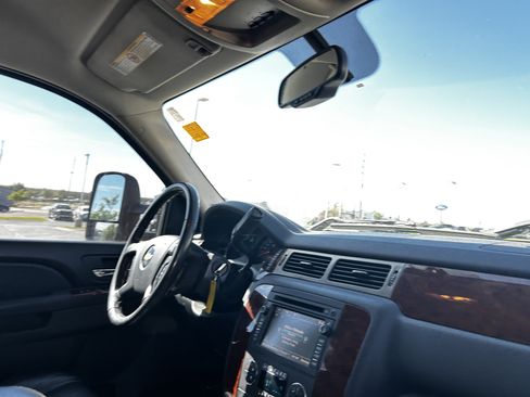 Used 2010 Chevrolet Silverado 2500 LTZ w/ Convenience Package AWD/4WD image 14