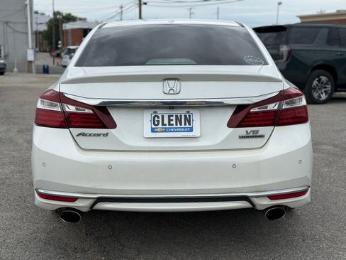 Used 2016 Honda Accord Touring image 5