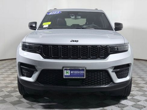 Used 2023 Jeep Grand Cherokee Altitude AWD/4WD image 8