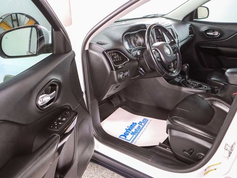 Used 2021 Jeep Cherokee Latitude Plus image 3