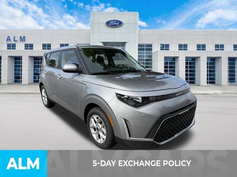 Used 2025 Kia Soul LX w/ LX Technology Package FWD image 3