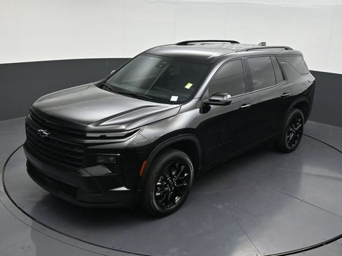 Used 2023 Chevrolet Traverse LT FWD image 14