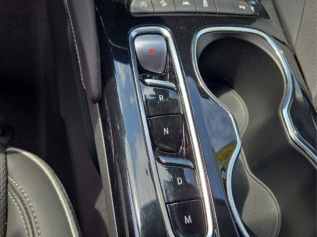 Used 2022 Buick Envision Essence w/ Technology Package I AWD/4WD image 14