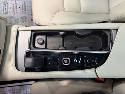 Used 2024 Volvo XC90 B5 Core AWD/4WD image 41