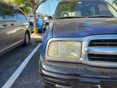 Used 2003 Chevrolet Tracker 2WD w/ Preferred Equipment Group image 7