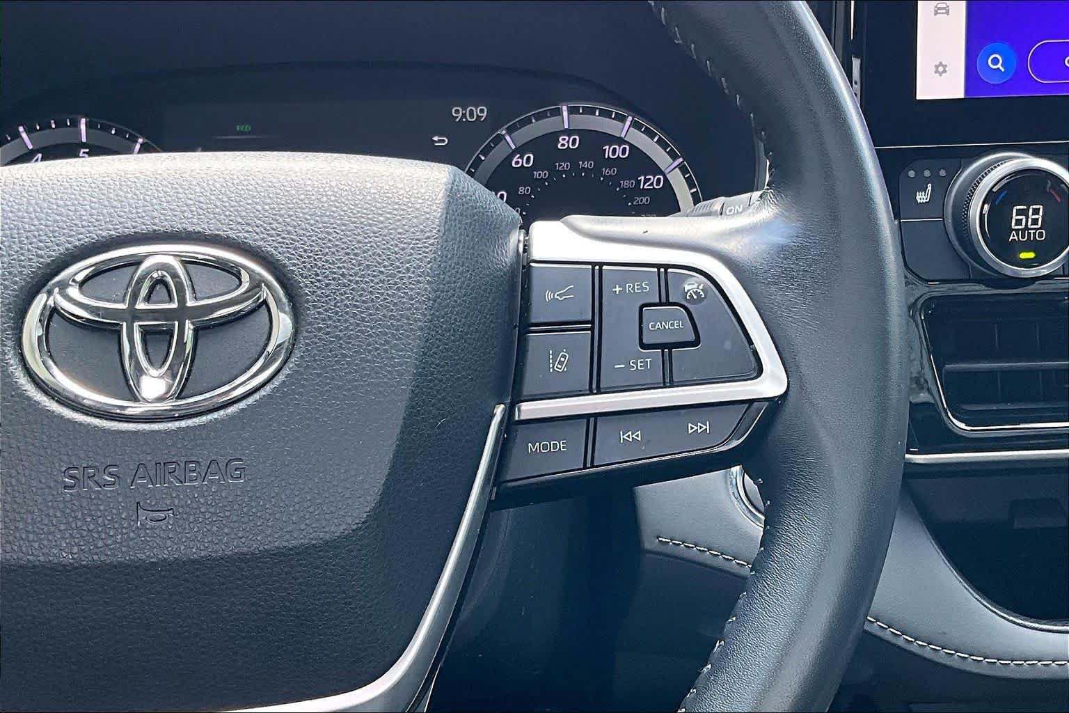 Used 2023 Toyota Highlander XLE FWD image 25