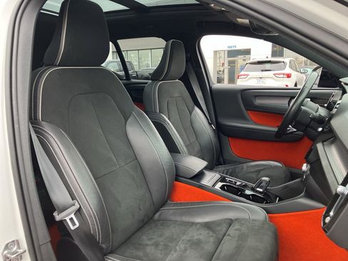 Used 2021 Volvo XC40 T5 R-Design image 37