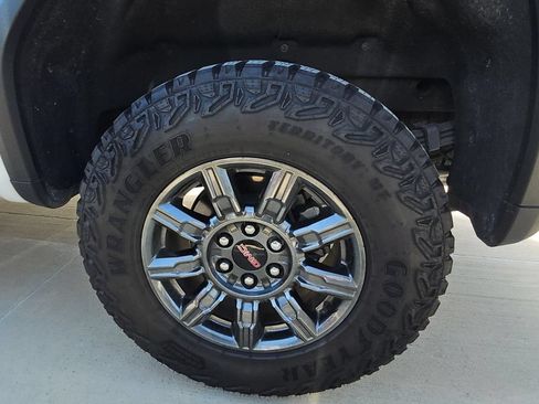 Used 2025 GMC Sierra 1500 AT4X AWD/4WD image 2