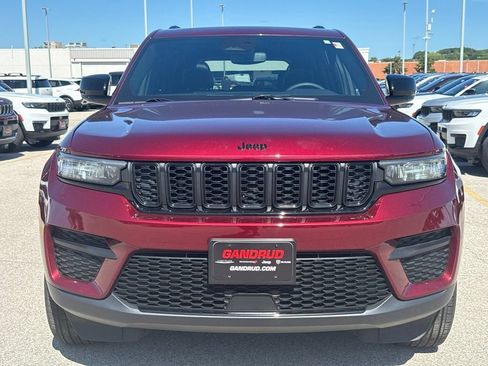 Used 2024 Jeep Grand Cherokee Altitude AWD/4WD image 3