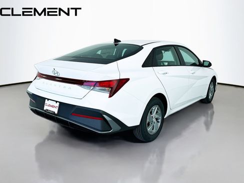 Certified 2026 Hyundai Elantra SE FWD image 7