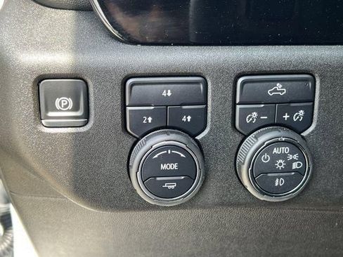 Used 2025 Chevrolet Silverado 2500 LT AWD/4WD image 30