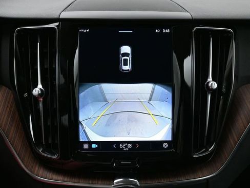 Used 2023 Volvo XC60 B5 Plus image 21