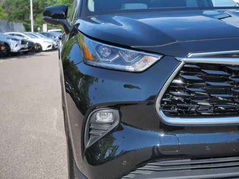 Used 2021 Toyota Highlander Platinum AWD/4WD image 17