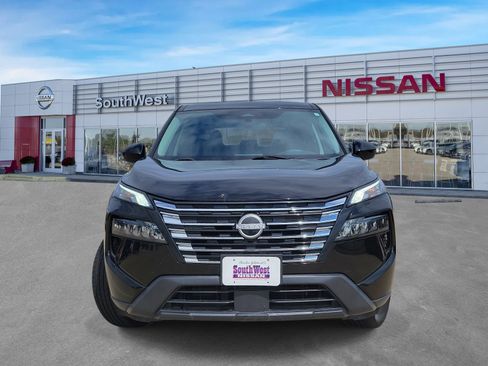 Used 2024 Nissan Rogue SV AWD/4WD image 2