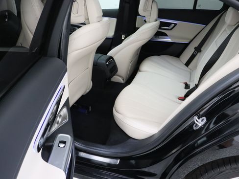 Used 2025 Mercedes-Benz E 350 Sedan image 30