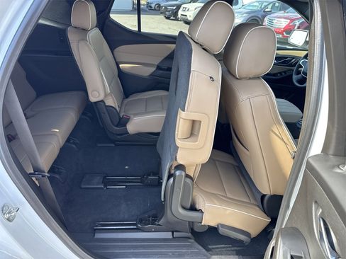 Used 2023 Chevrolet Traverse Premier image 32